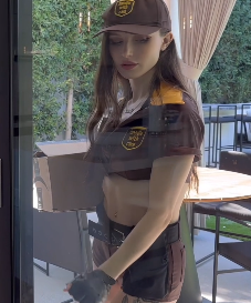 合集露脸反差留学生lucymochi三部女女互动双管齐下131v5.23G