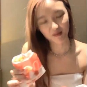 小艾小姐00后兄妹互动视频合集53G补档火热