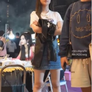 102MB深圳嫩妹透明丁字裤1部火热展示