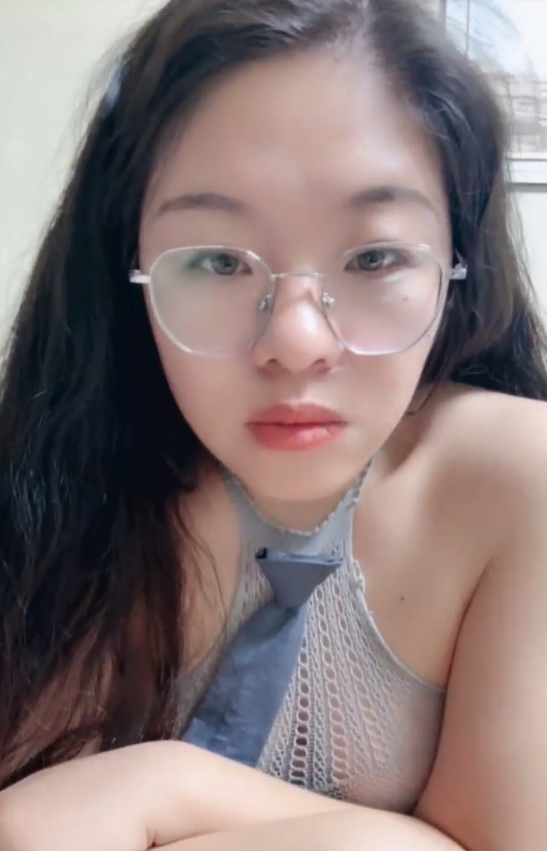 阿姨95号眼镜御姐视频25部18.4G好带劲