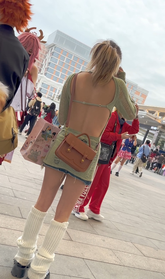 推特露背学生妹过膝袜街拍1部799.7MB绝顶珍藏