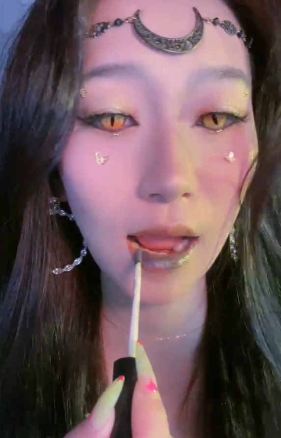 玩物陈莹斯蛇妖热舞视频1.3G太烧了