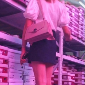 学生妹抄底盛宴合集1229V183G饱满诱人