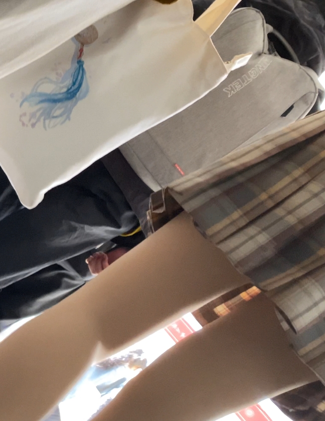 学生妹抄底盛宴合集1229V183G饱满诱人
