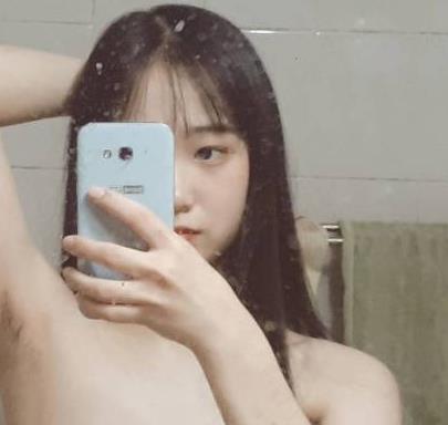 402M电报展示黄晓盈清纯反差21V嫩