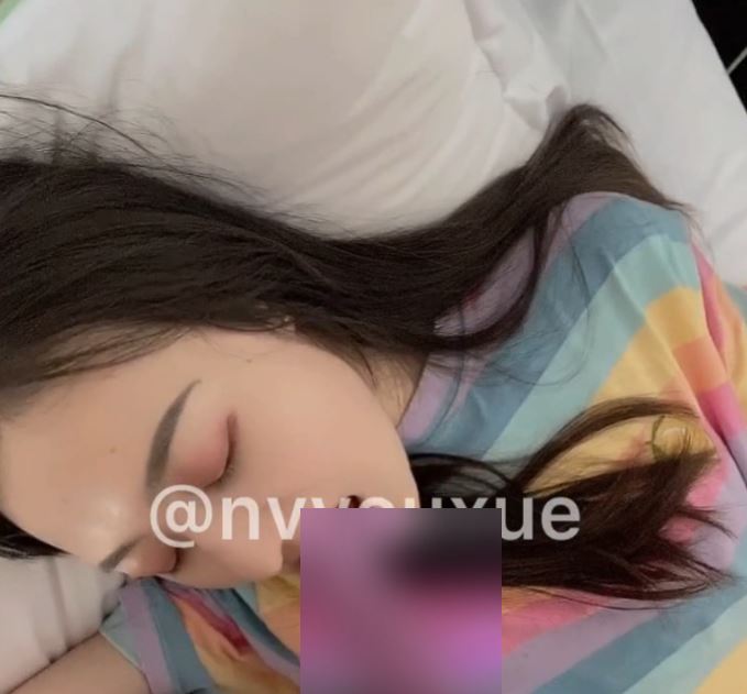 潇潇女友私密视频合集20部9G妩媚身段绝了