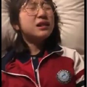 热门河南实验中学眼镜L莉自拍作品30部2.4G超顶了