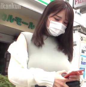 街拍无罩大波美女痴汉尾随偷录1V1.4G波涛汹涌